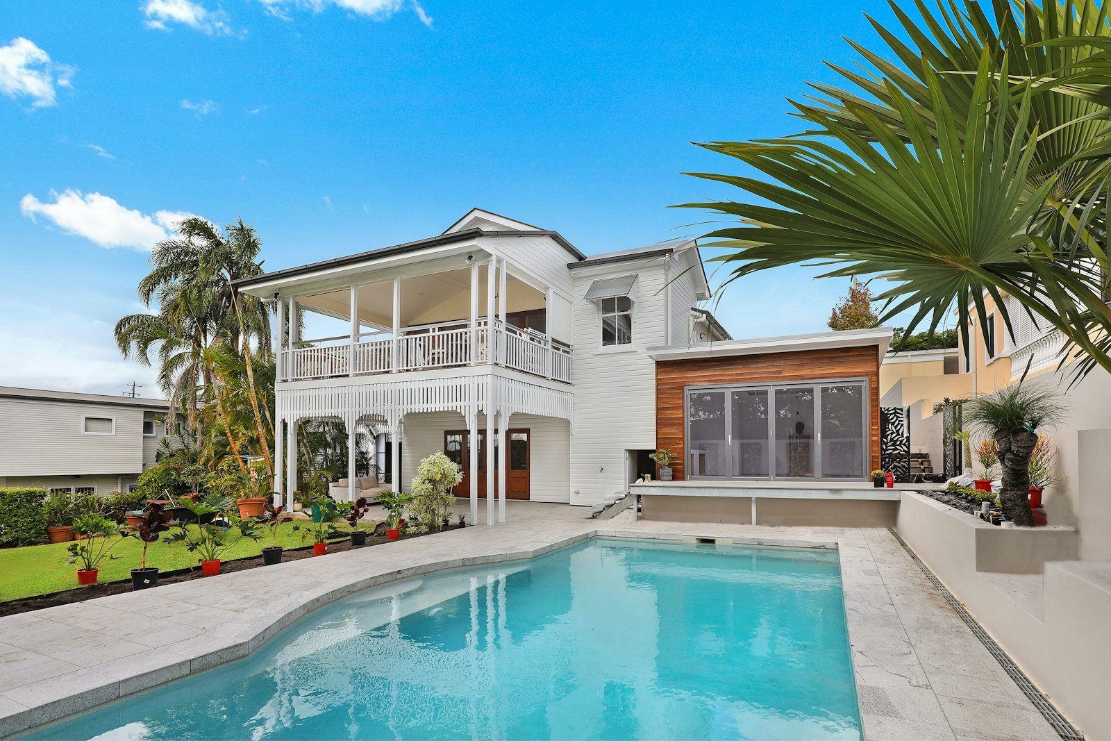 Real Luxury Family House Villa