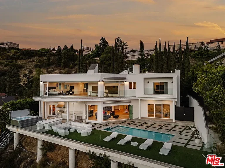Real Luxury Family House Villa